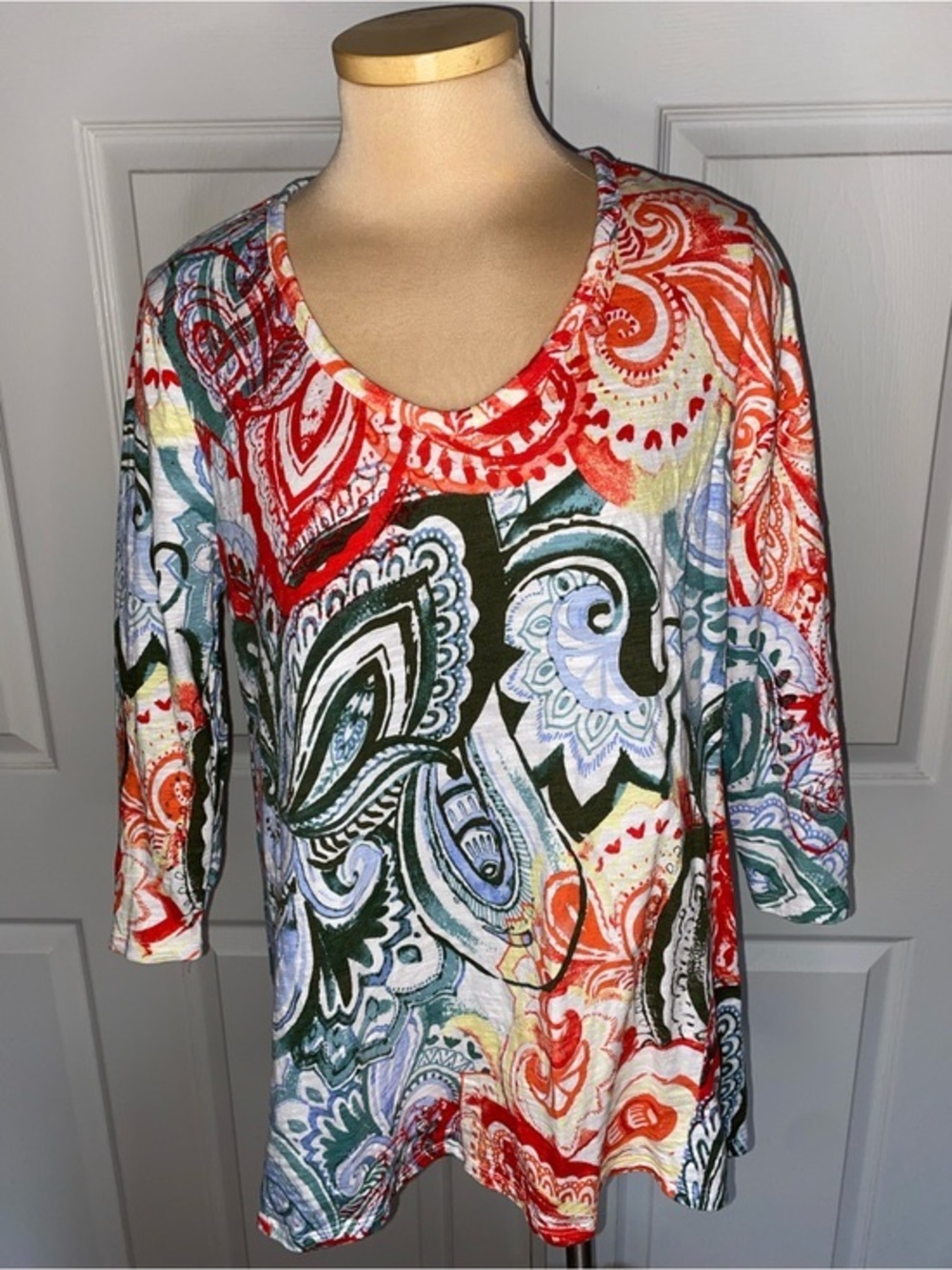 Chico's Multicolor Paisley V-Neck 3/4 sleeve Tunic, Size M, Colorful Summer